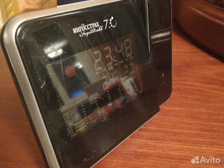 Метеостанция с часами и проектором