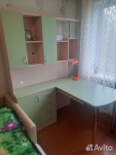 Детский стол-уголок с ящиками