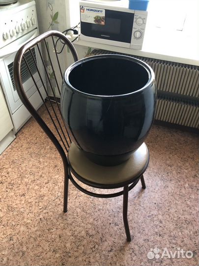 Глиняный горшок для цветов большой