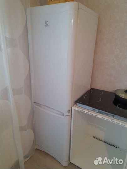 Холодильник бу indesit