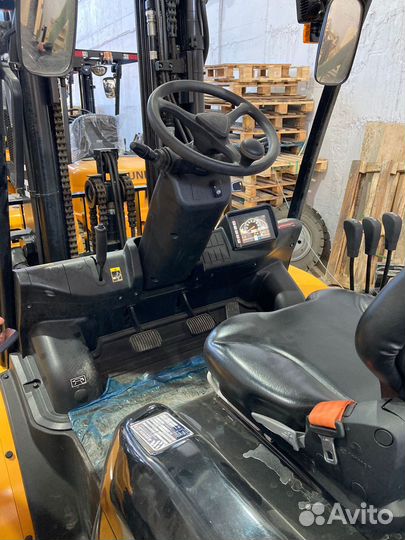 Вилочный погрузчик Hyundai 25D-9E, 2024