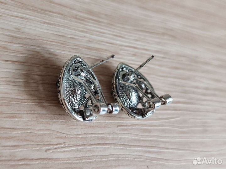 Серьги и подвеска с синим камнем