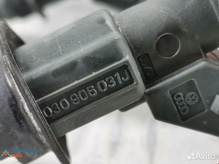 Форсунка Volkswagen Polo 3 2001 030906031J