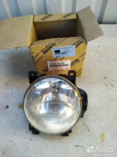 Левая противотуманная фара land cruiser 200