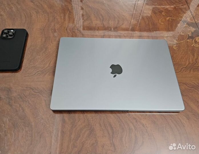 Макбук про 16