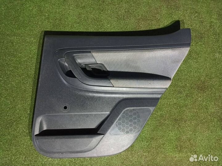 Обшивка двери задняя правая Skoda Fabia 2 хэтчбек