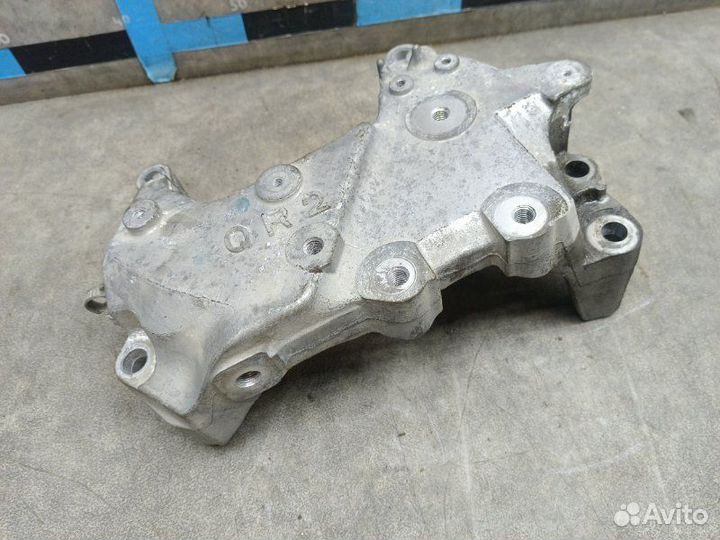 Кронштейн опоры двигателя правый Nissan Teana L33