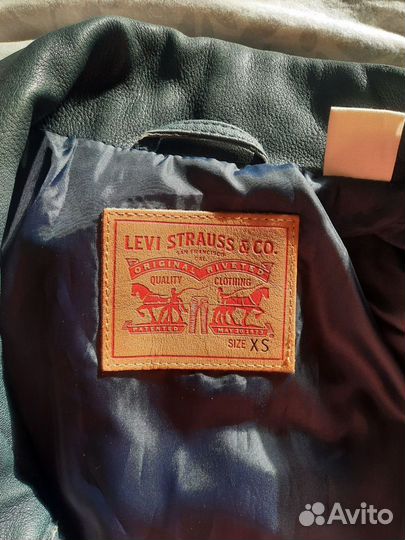 Куртка кожаная женская весенняя Levi's