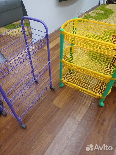 Этажерка на колесиках