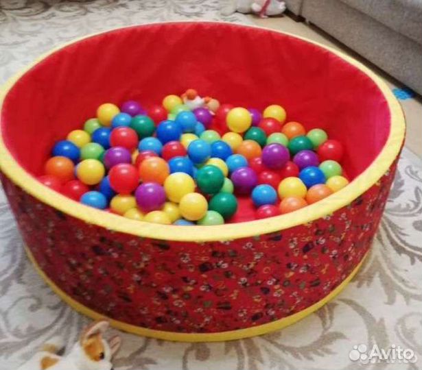 Сухой бассейн с шариками