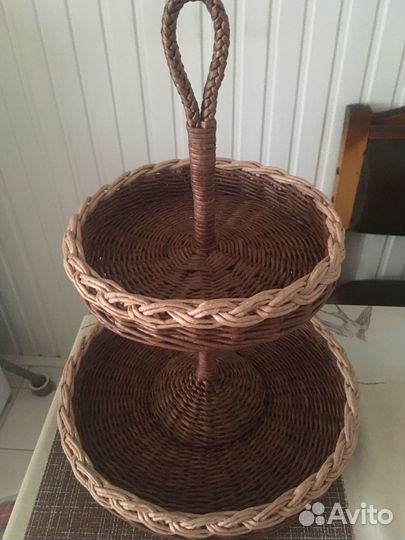 Подносы и хлебницы плетеные из бумажной лозы