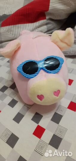 Свинка с очками плюшевая
