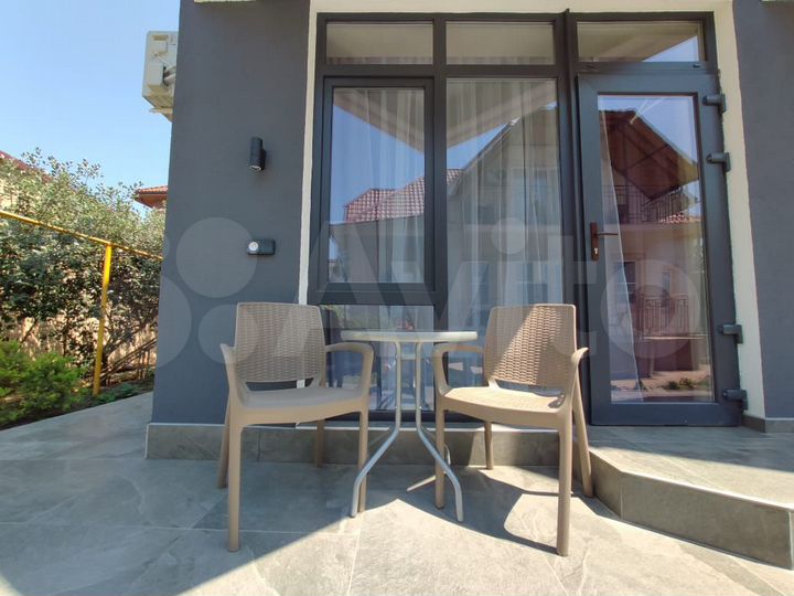 Комната 18 м² в 6-к., 2/2 эт.