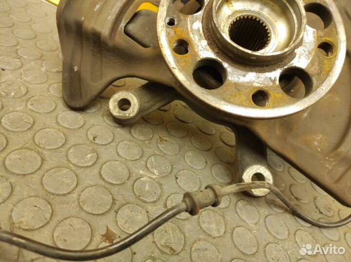 Кулак поворотный передний правый Mercedes-Benz