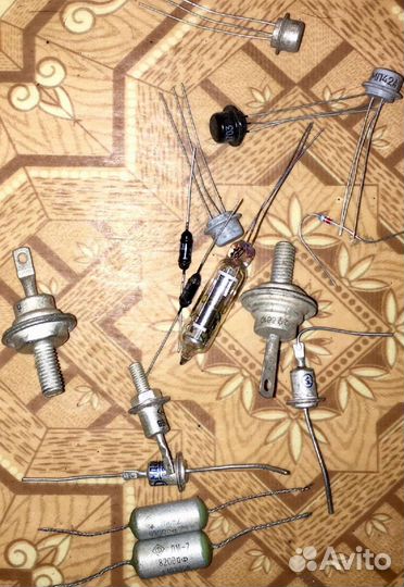 Радиодетали СССР новые.Диоды,резисторы