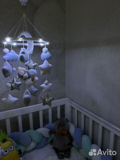 Мобиль на кроватку из фетра