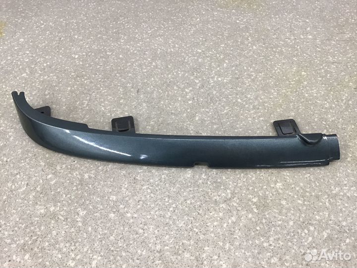 Накладка под фару правую VAZ 21110