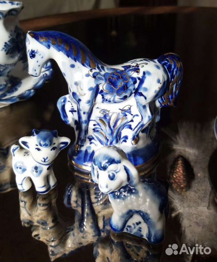 Чашка чайная с блюдцем и фигурки. Гжель