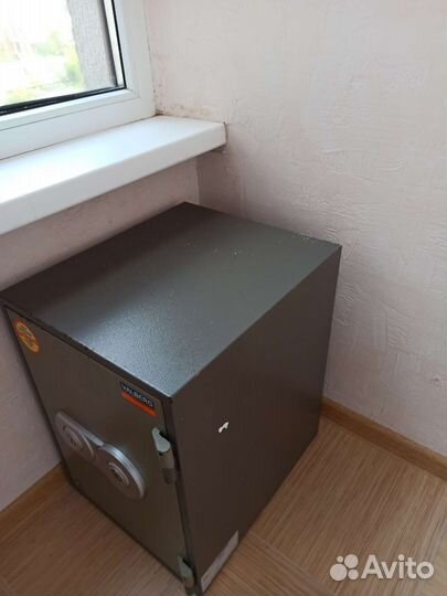 Оружейный сейф для пистолета и денег