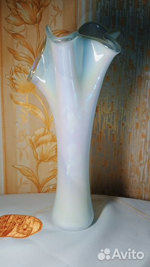 Ваза молочное стекло 30 см