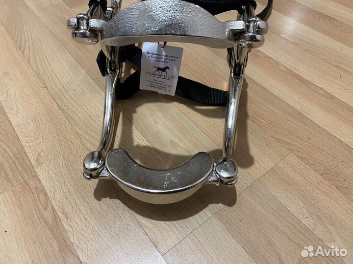 Зевник для лошади