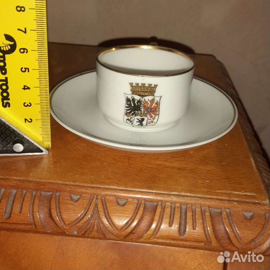 Чашка с гербом антик