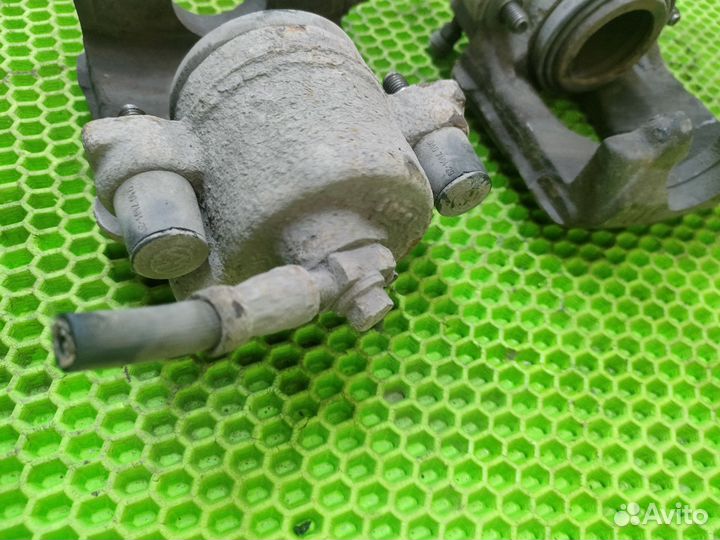 Передний суппорт Volkswagen Jetta 5 1.6 bse