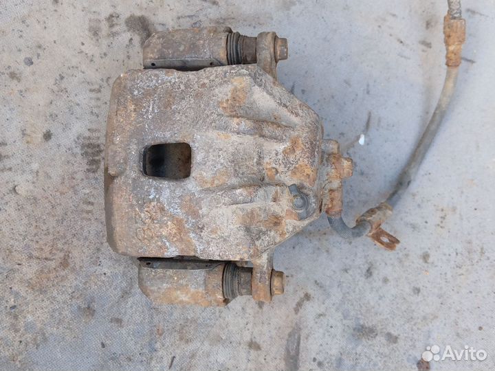 Суппорт передний правый Hyundai Sonata NF