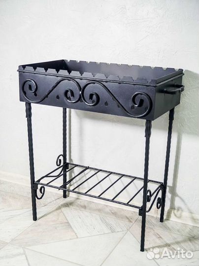 Мангал кованый с дровницей разборной для дома