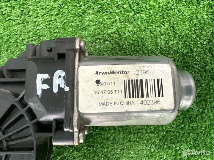 Моторчик стеклоподъёмника передний правый Hyundai