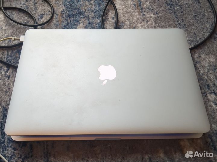 Apple macbook pro 15' mid 2015 2,2 i7 16 256