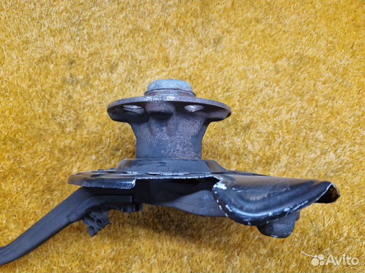 Ступица передняя левая Mercedes-Benz S-Class W220