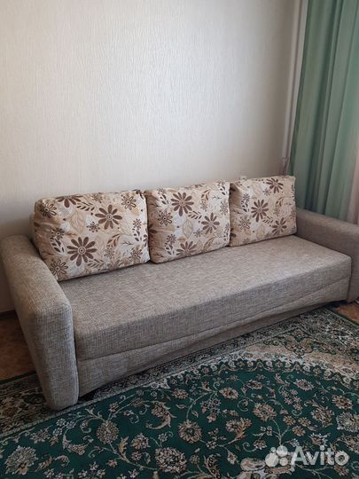 Диван прямой раскладной на ножках