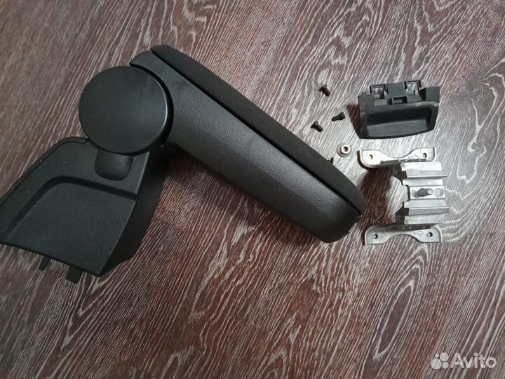 Подлокотник на Volkswagen Polo