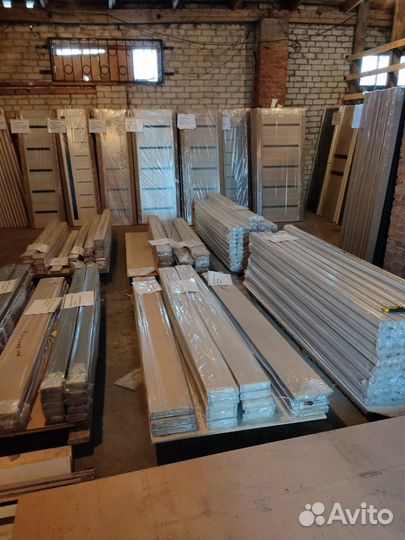 Двери межкомнатные с коробкой новые