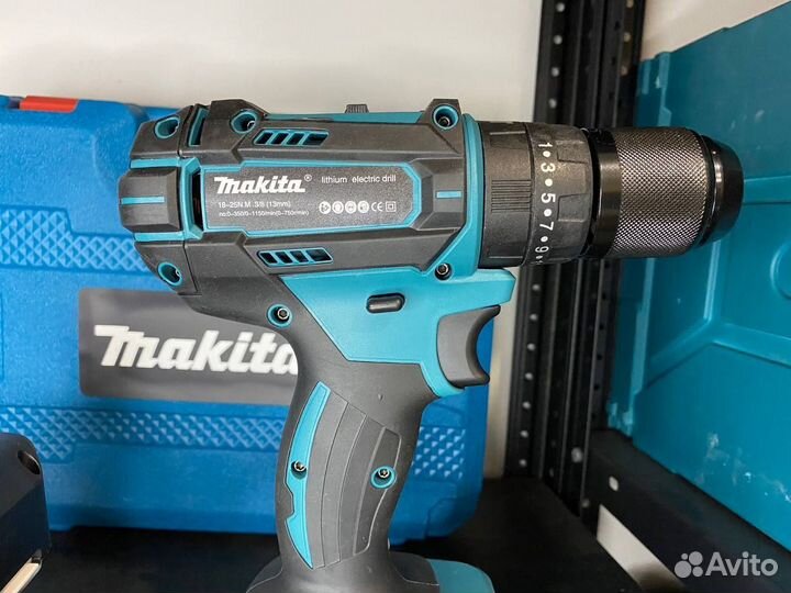 Новый шуруповёрт Makita 18V с двумя АКБ