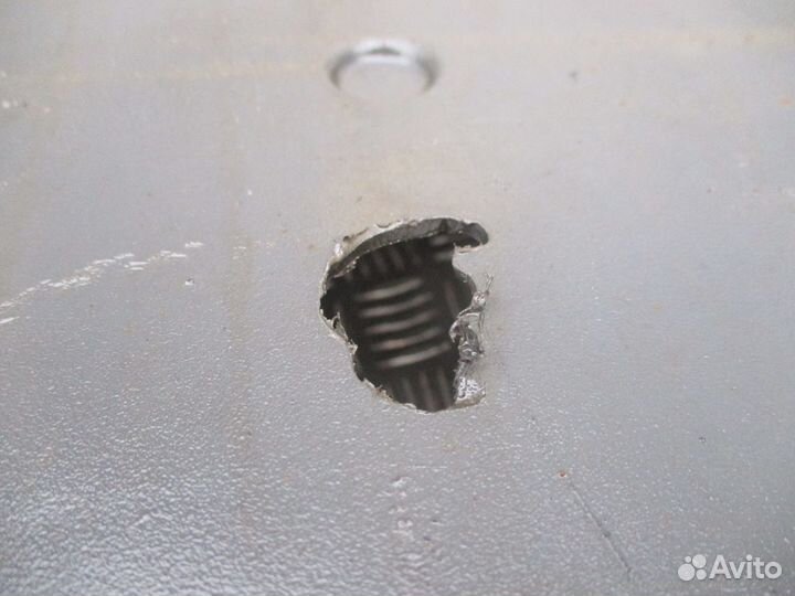 Крыло заднее (передняя часть) пробит корпус MAN 81