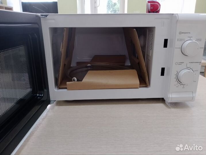 Микроволновая печь соло Comfee CMW207M05W