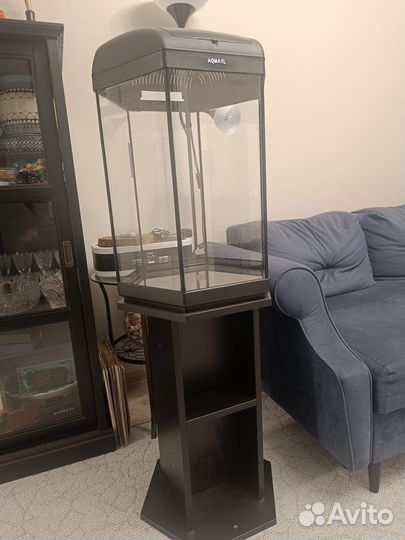 Аквариум, тумба и лампы