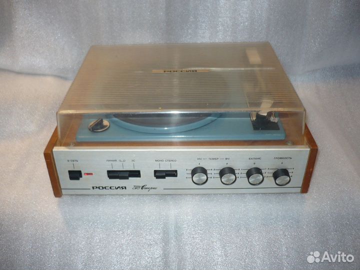 Проигрыватель винила пластинок 