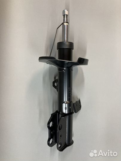 Стойка передняя правая toyota avensis 2003-2008