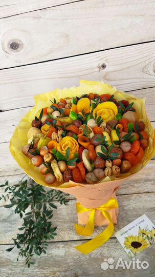 Съедобные букеты из сухофруктов и орехов на заказ