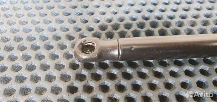 Амортизатор капота Mercedes-Benz E-Class W212