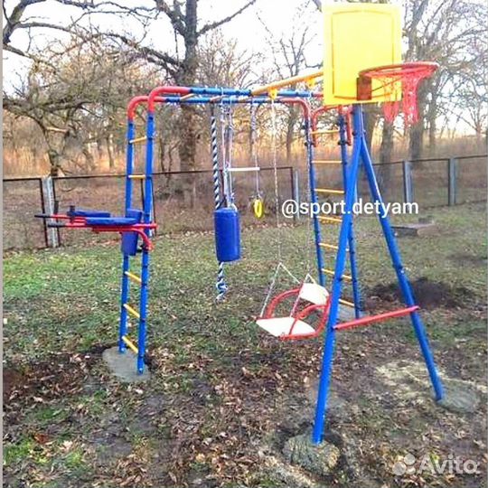 Детская площадка с брусьями
