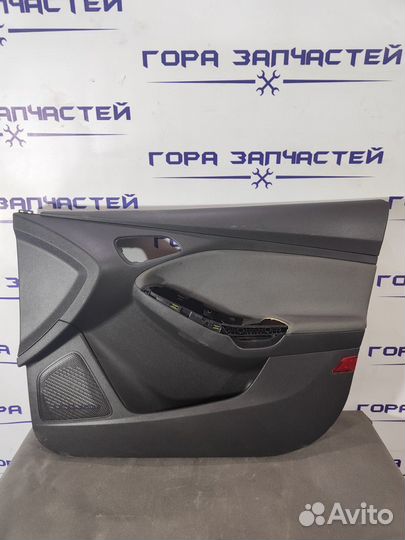 Обшивка двери передней правой Ford Focus 3