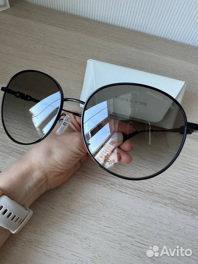 Солнцезащитные очки женские брендовые