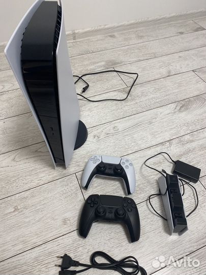 Sony Ps5 + 2-й геймпад + зарядная станция