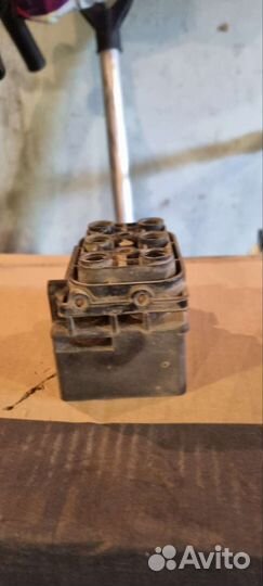 Блок клапанов пневмоподвески audi q7