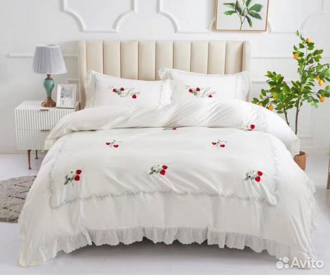 Постельное белье,батистовое кружево с вышивкой