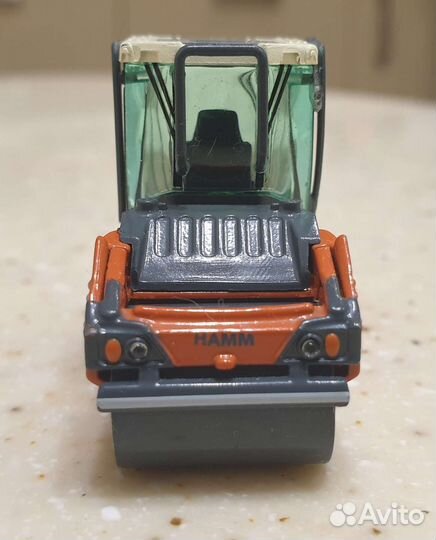 Масштабная модель дорожный каток hamm HD 90 1:78